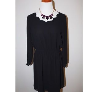 black scallop neck 3/4 sleeve dress // naked zebra